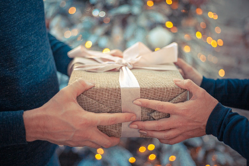 Jak zapakować ładnie prezent?